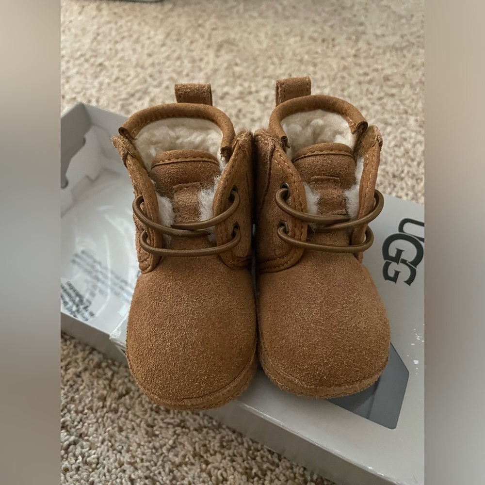 Ugg Baby Neumel Chestnut Infant size 0/1 (0-6 months)